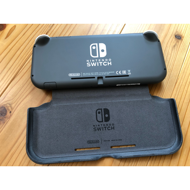 Nintendo Switch(ニンテンドースイッチ)の[美品] Nintendo Switch Lite グレー どうぶつの森セット エンタメ/ホビーのゲームソフト/ゲーム機本体(家庭用ゲーム機本体)の商品写真