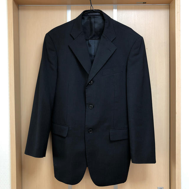 スーツの上着のみ　A6サイズ　夏物　黒色 メンズのスーツ(スーツジャケット)の商品写真