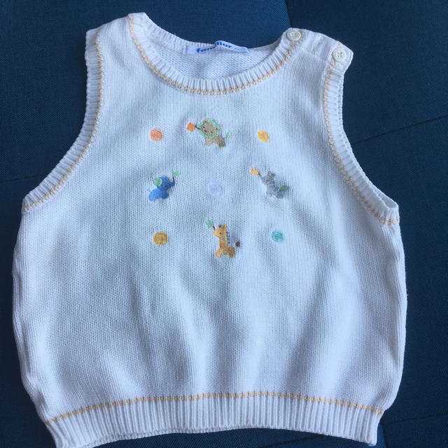 familiar(ファミリア)のfamiliar 刺繍ニットベスト キッズ/ベビー/マタニティのキッズ服男の子用(90cm~)(ニット)の商品写真