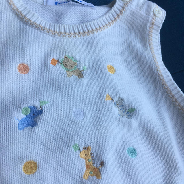 familiar(ファミリア)のfamiliar 刺繍ニットベスト キッズ/ベビー/マタニティのキッズ服男の子用(90cm~)(ニット)の商品写真