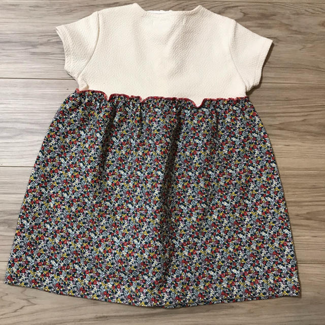 ZARA KIDS(ザラキッズ)のZARA  女の子100  切替花柄ワンピース キッズ/ベビー/マタニティのキッズ服女の子用(90cm~)(ワンピース)の商品写真