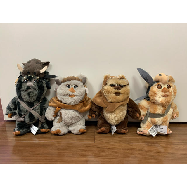 Disney(ディズニー)のスターウォーズ イウォーク 4体セット ウィケット Star Wars Ewok エンタメ/ホビーのおもちゃ/ぬいぐるみ(ぬいぐるみ)の商品写真