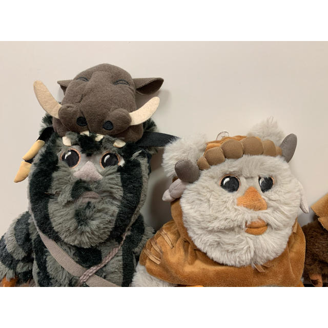 Disney(ディズニー)のスターウォーズ イウォーク 4体セット ウィケット Star Wars Ewok エンタメ/ホビーのおもちゃ/ぬいぐるみ(ぬいぐるみ)の商品写真