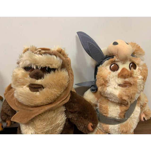 Disney(ディズニー)のスターウォーズ イウォーク 4体セット ウィケット Star Wars Ewok エンタメ/ホビーのおもちゃ/ぬいぐるみ(ぬいぐるみ)の商品写真