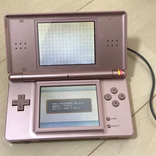 ニンテンドーDS(ニンテンドーDS)のDS Lite 充電器付き エンタメ/ホビーのゲームソフト/ゲーム機本体(携帯用ゲーム機本体)の商品写真