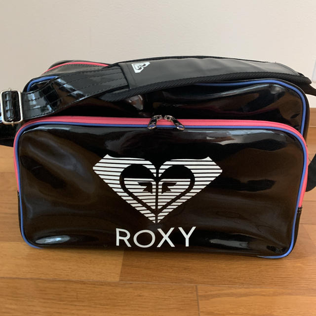 roxy ロキシー  エナメルバック 大きさ確認バッグ