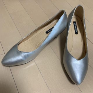 エヌナチュラルビューティーベーシック(N.Natural beauty basic)の【値下げ中！】Vカットパンプス シルバー(ハイヒール/パンプス)