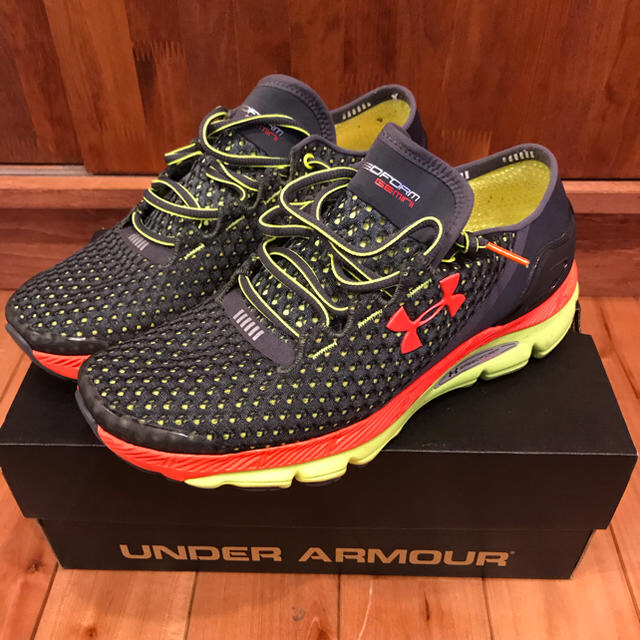 UNDER ARMOUR(アンダーアーマー)の【試着のみ❗️】アンダーアーマー　ランニングシューズ スポーツ/アウトドアのランニング(シューズ)の商品写真