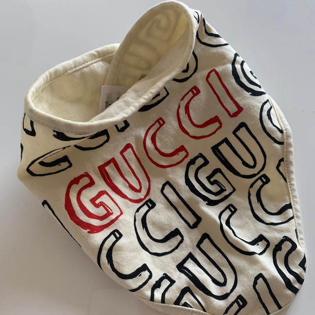 Gucci(グッチ)のグッチ　GUCCI スタイ キッズ/ベビー/マタニティのこども用ファッション小物(ベビースタイ/よだれかけ)の商品写真