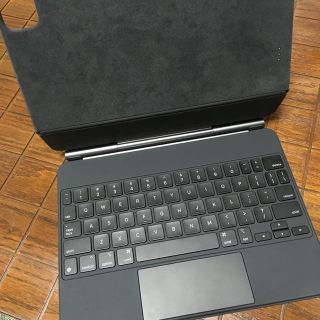 アイパッド(iPad)のApple純正　magic key board2020 11インチ　US配列(iPadケース)