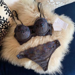 ラペルラ(LA PERLA)のLA PERLA✴︎最高級ランジェリー✴︎海外インポート下着✴︎(ブラ&ショーツセット)