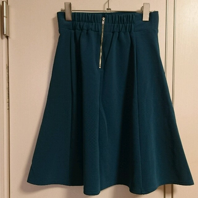 GU(ジーユー)のグリーンスカート レディースのスカート(ひざ丈スカート)の商品写真