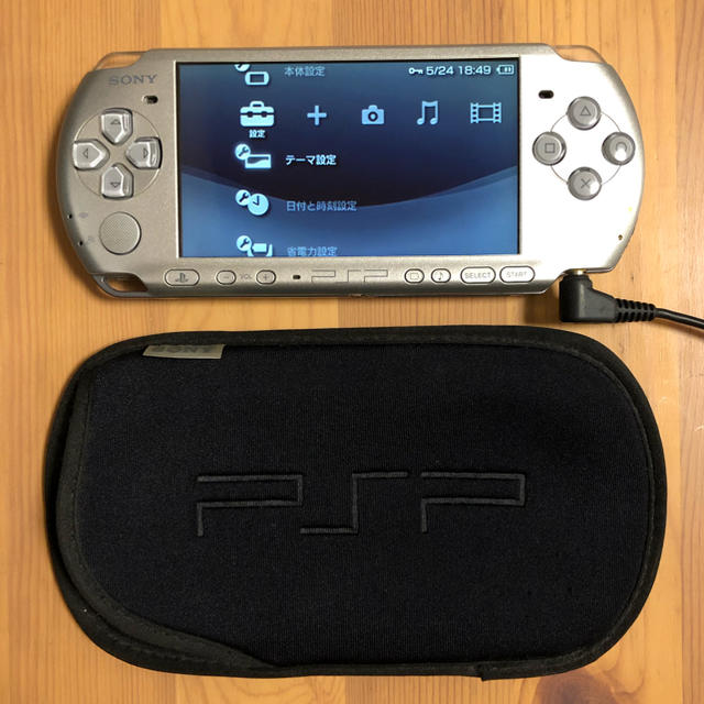 PlayStation Portable(プレイステーションポータブル)のPSP ソフト3本付き エンタメ/ホビーのゲームソフト/ゲーム機本体(携帯用ゲーム機本体)の商品写真