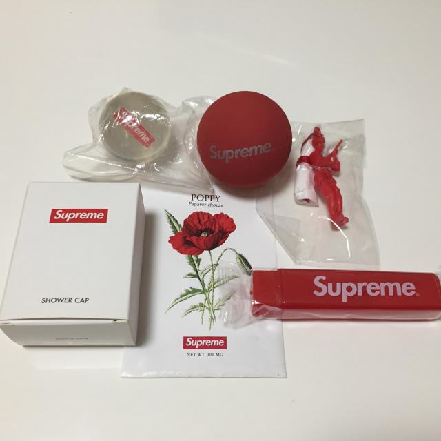 Supreme(シュプリーム)の【新品未使用】Supreme ノベルティー（Novelty）セット 6点 エンタメ/ホビーのコレクション(ノベルティグッズ)の商品写真