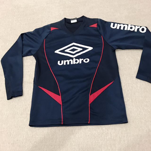 UMBRO(アンブロ)の【⭐︎美品⭐︎】アンブロ長袖サッカーウェア　140cm スポーツ/アウトドアのサッカー/フットサル(ウェア)の商品写真