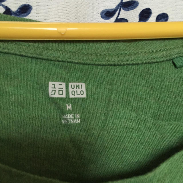 UNIQLO(ユニクロ)のUNIQLO シンプル黄緑Tシャツ レディースのトップス(Tシャツ(半袖/袖なし))の商品写真