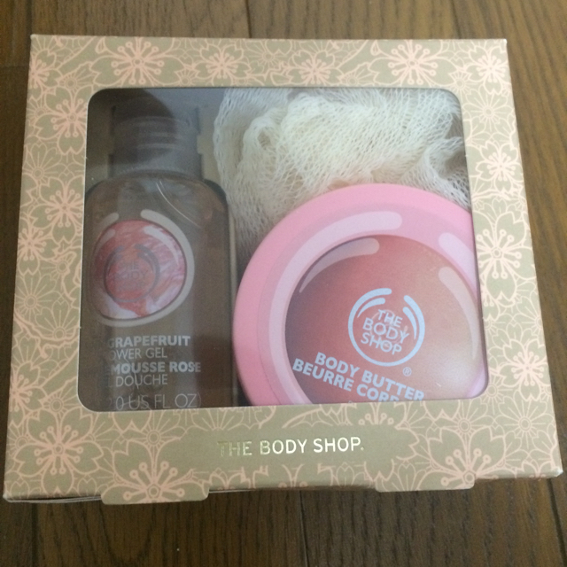 THE BODY SHOP(ザボディショップ)のボディショップ ピンクグレープフルーツ ボックスギフト コスメ/美容のボディケア(バスグッズ)の商品写真