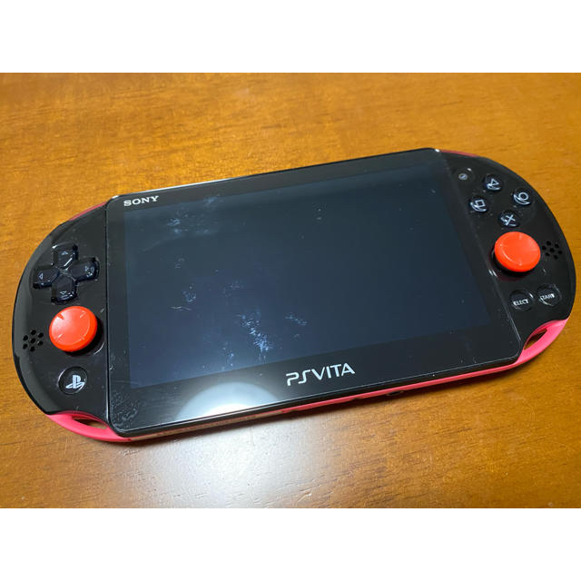 PlayStation Vita(プレイステーションヴィータ)のps vita 本体　純正のポーチ付　PlayStation VITA エンタメ/ホビーのゲームソフト/ゲーム機本体(携帯用ゲーム機本体)の商品写真