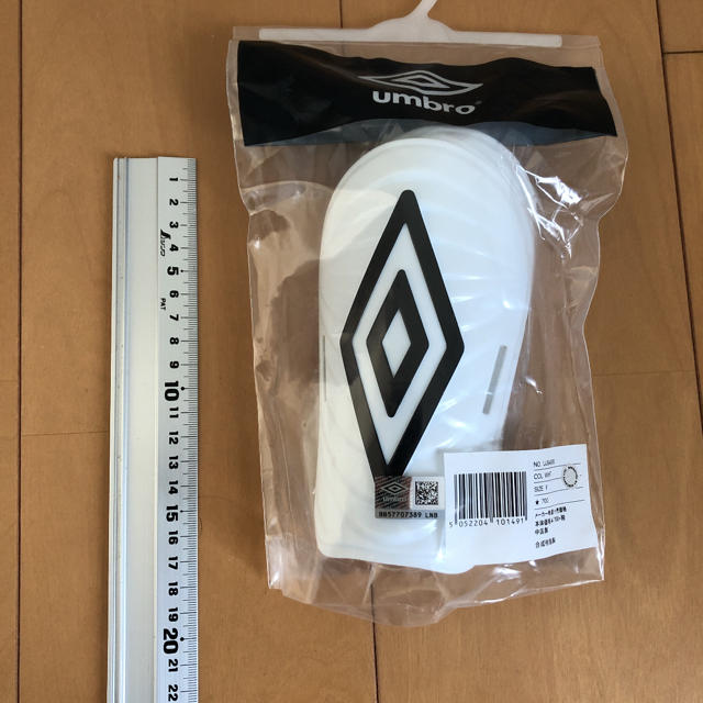 UMBRO(アンブロ)のサッカー　すね当て　アンブロ スポーツ/アウトドアのサッカー/フットサル(その他)の商品写真