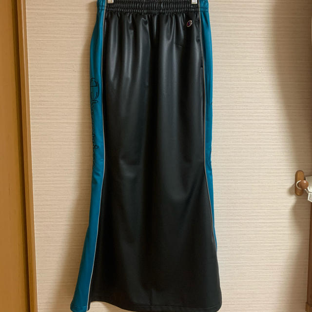 Ray BEAMS(レイビームス)のChampion × Ray BEAMS / 別注 スカート レディースのスカート(ロングスカート)の商品写真