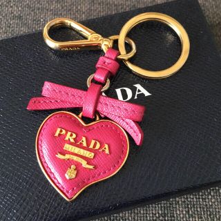 プラダ(PRADA)のPRADA ハート キーリング チャーム(キーホルダー)