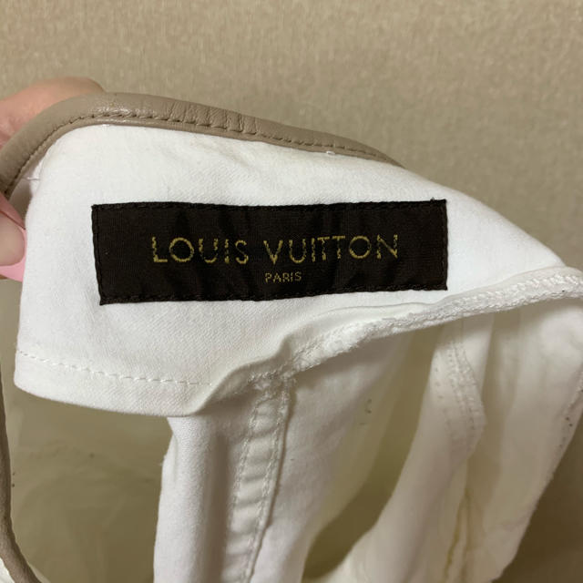 LOUIS VUITTON(ルイヴィトン)のルイ・ヴィトン  スカート　ホワイト　 レディースのスカート(ひざ丈スカート)の商品写真