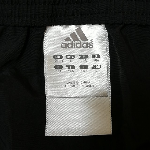 adidas(アディダス)のadidas  ナイロンハーフパンツ  160cm  黒 キッズ/ベビー/マタニティのキッズ服男の子用(90cm~)(パンツ/スパッツ)の商品写真