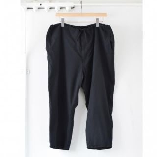 コモリ(COMOLI)のCOMOLI 20ss ベタシャンテーパードパンツ black 1(スラックス)