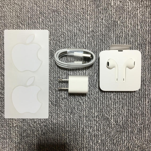 Apple(アップル)のiPhone 純正イヤホン Apple アップル スマホ/家電/カメラのオーディオ機器(ヘッドフォン/イヤフォン)の商品写真