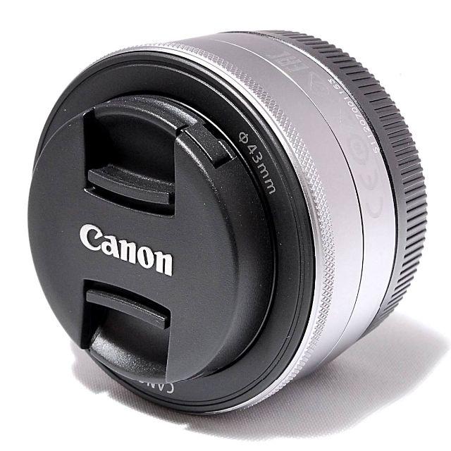 Canon(キヤノン)のよっしー様専用❤️Canon EF-M22mm F2 STMシルバー スマホ/家電/カメラのカメラ(レンズ(単焦点))の商品写真