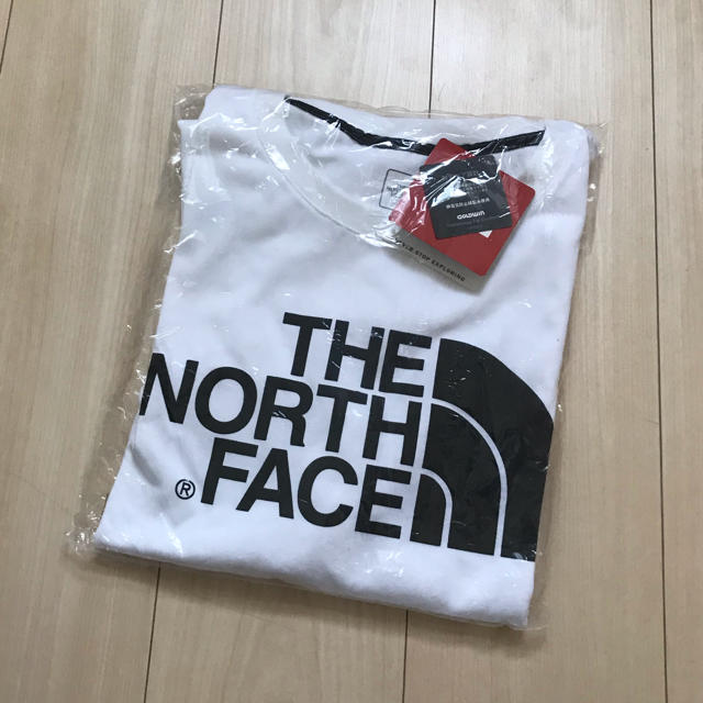 THE NORTH FACE(ザノースフェイス)の【新品未使用】THE NORTH FACE ビックロゴ Tシャツ XL メンズ メンズのトップス(Tシャツ/カットソー(半袖/袖なし))の商品写真