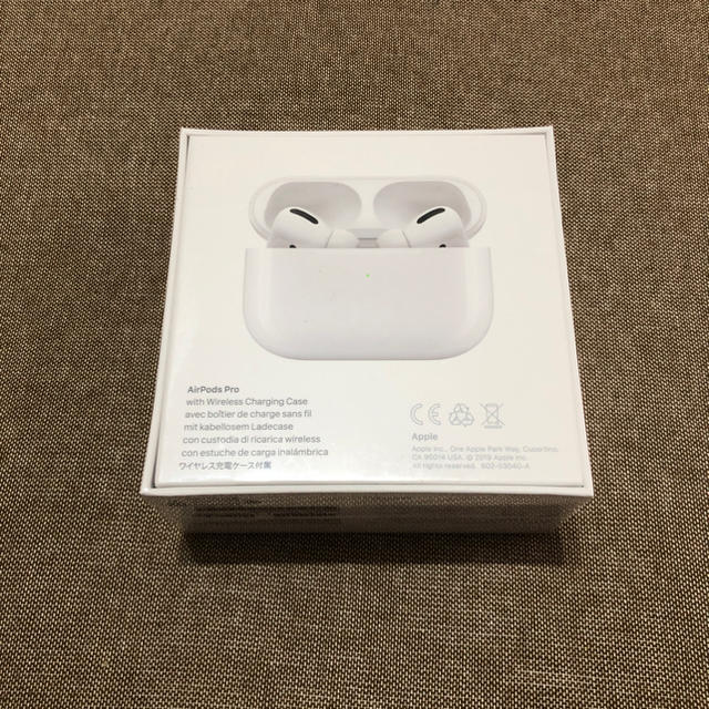 Apple(アップル)のAirPods スマホ/家電/カメラのオーディオ機器(ヘッドフォン/イヤフォン)の商品写真