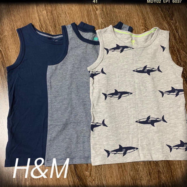 H&M(エイチアンドエム)のH&M⭐︎タンクトップ　三枚セット キッズ/ベビー/マタニティのキッズ服男の子用(90cm~)(Tシャツ/カットソー)の商品写真