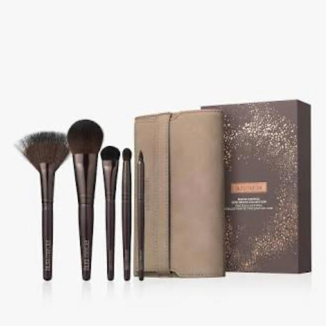 laura mercier(ローラメルシエ)のローラメルシェ　Brush strokes luxe brush コスメ/美容のメイク道具/ケアグッズ(チーク/フェイスブラシ)の商品写真