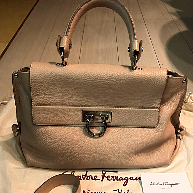 ☆大人気商品☆ Salvatore Ferragamo - フェラガモ ソフィア ベージュ