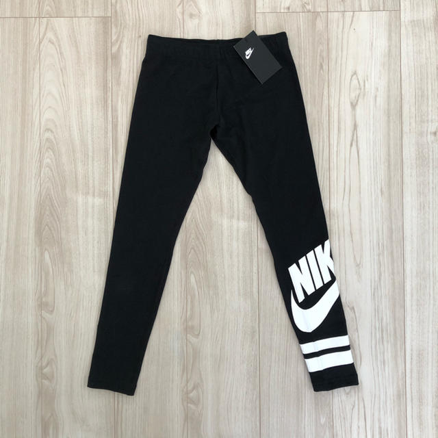 NIKE(ナイキ)の【人気】NIKE ガールズ　フェイバリット　グラフィック　レギンス　130cm キッズ/ベビー/マタニティのキッズ服女の子用(90cm~)(パンツ/スパッツ)の商品写真