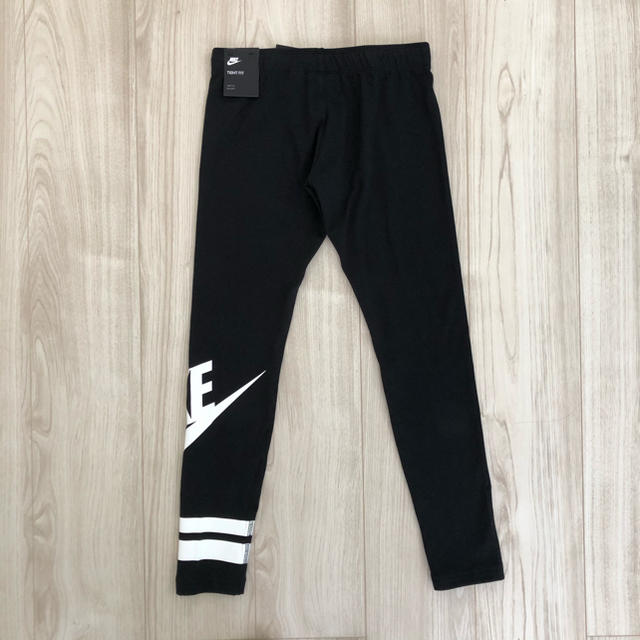 NIKE(ナイキ)の【人気】NIKE ガールズ　フェイバリット　グラフィック　レギンス　130cm キッズ/ベビー/マタニティのキッズ服女の子用(90cm~)(パンツ/スパッツ)の商品写真