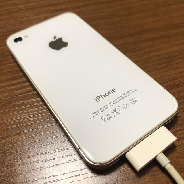 Apple(アップル)のiPhone 4 ホワイト A1332 スマホ/家電/カメラのスマートフォン/携帯電話(スマートフォン本体)の商品写真