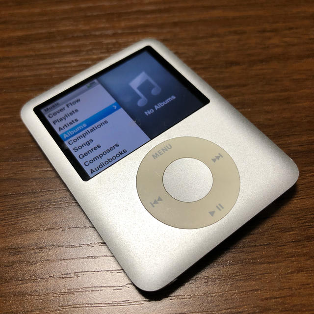 Apple(アップル)のiPod nano A1236 4GB シルバー スマホ/家電/カメラのオーディオ機器(ポータブルプレーヤー)の商品写真