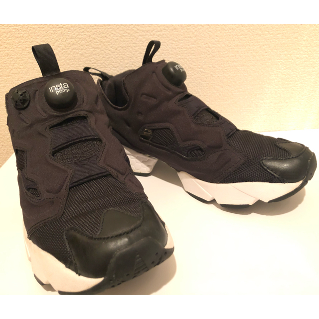Reebok(リーボック)のReebok INSTAPUMP FURY OG ポンプフューリー 24.0 黒 レディースの靴/シューズ(スニーカー)の商品写真