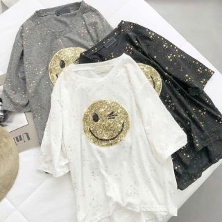 ザラ(ZARA)の新品😊スマイリーホロデザイントップス(カットソー(半袖/袖なし))