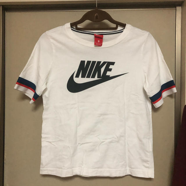 NIKE(ナイキ)のNIKE Tシャツ レディース レディースのトップス(Tシャツ(半袖/袖なし))の商品写真