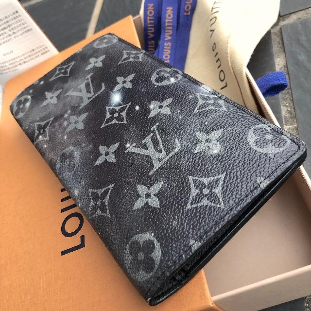 LOUIS VUITTON(ルイヴィトン)の【売切れ.入荷待】限定品　LOUIS VUITTON ネーム無　ギャラクシ【１】 メンズのファッション小物(長財布)の商品写真