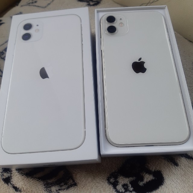 大特価 Apple - iPhone11ホワイトSIMフリー スマートフォン本体
