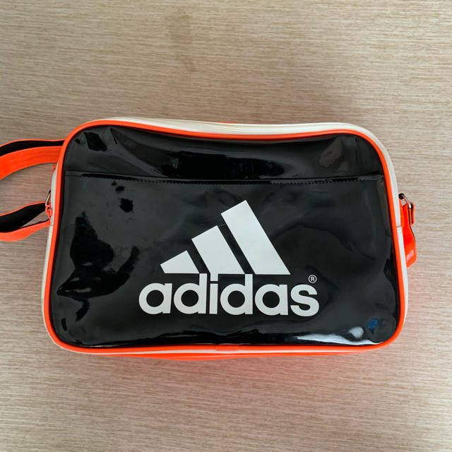 adidas(アディダス)のadidas エナメルバック スポーツ/アウトドアのサッカー/フットサル(その他)の商品写真