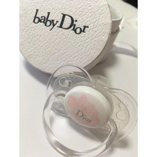 ベビーディオール(baby Dior)の【新品未使用】baby Dior おしゃぶり　ギフトボックス付　女の子用(その他)