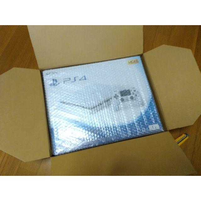 新品PlayStation 4 グレイシャー・ホワイト 1TB エンタメ/ホビーのゲームソフト/ゲーム機本体(家庭用ゲーム機本体)の商品写真