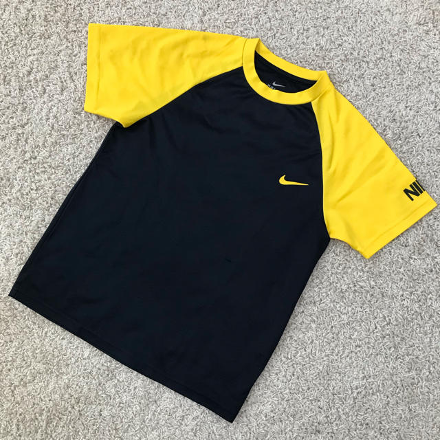 NIKE(ナイキ)の【NIKE】ジュニア Dry-Fit T 140cm 紺×イエロー ナイキ キッズ/ベビー/マタニティのキッズ服男の子用(90cm~)(Tシャツ/カットソー)の商品写真