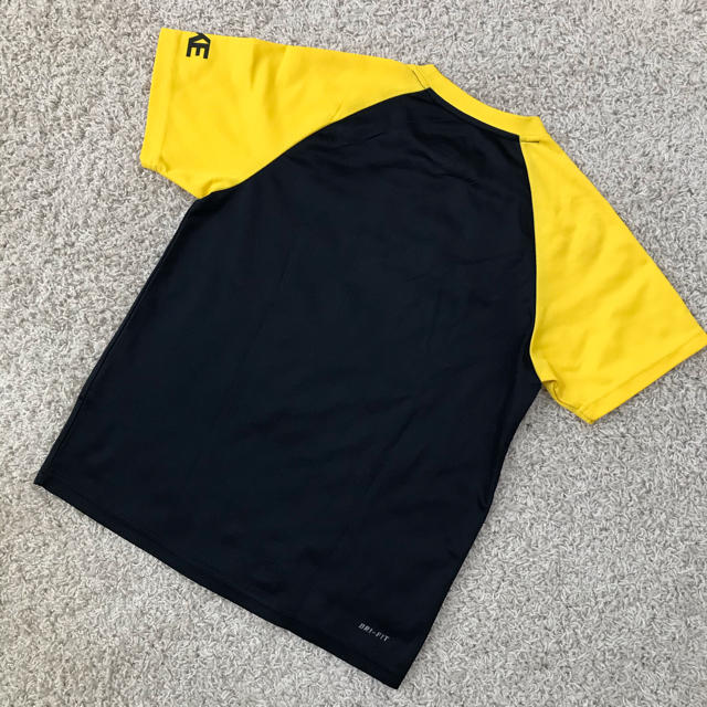 NIKE(ナイキ)の【NIKE】ジュニア Dry-Fit T 140cm 紺×イエロー ナイキ キッズ/ベビー/マタニティのキッズ服男の子用(90cm~)(Tシャツ/カットソー)の商品写真