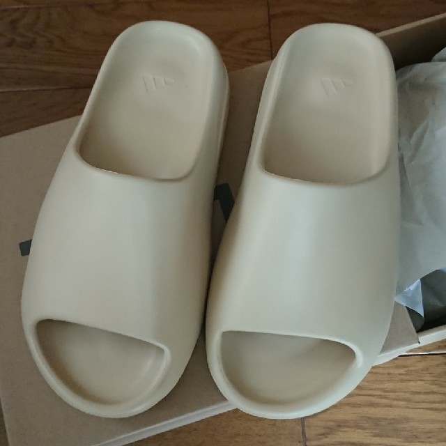 yeezysupply限定カラー  yeezy slide デザート